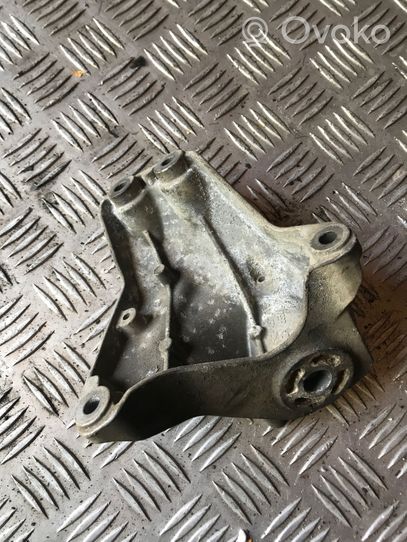 Audi A4 S4 B7 8E 8H Supporto di montaggio scatola del cambio 8E0399113P