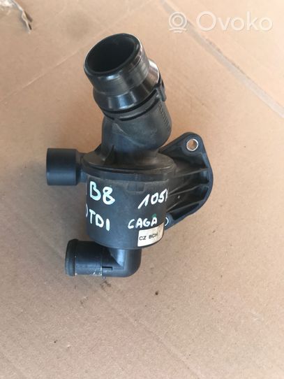 Audi A4 S4 B8 8K Termostaatin kotelo 03L121111AD