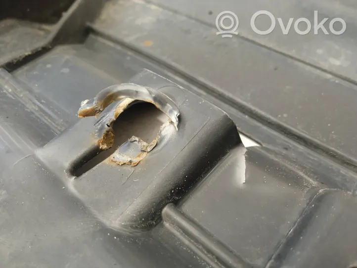 Toyota Avensis T270 Osłona pod zderzak przedni / Absorber 5261805010