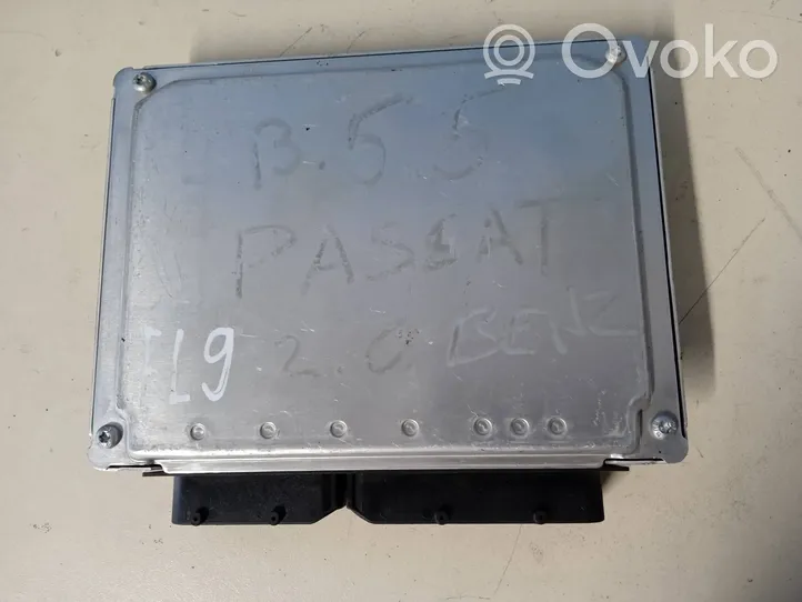 Volkswagen PASSAT B5 Calculateur moteur ECU 3B0907557S