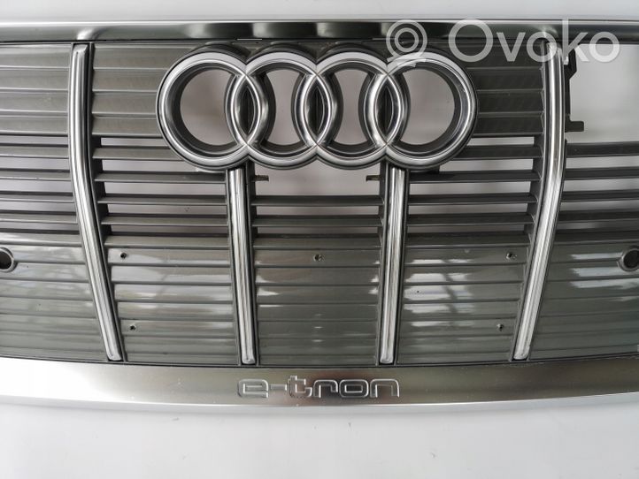 Audi e-tron Augšējais režģis 4KE853651A