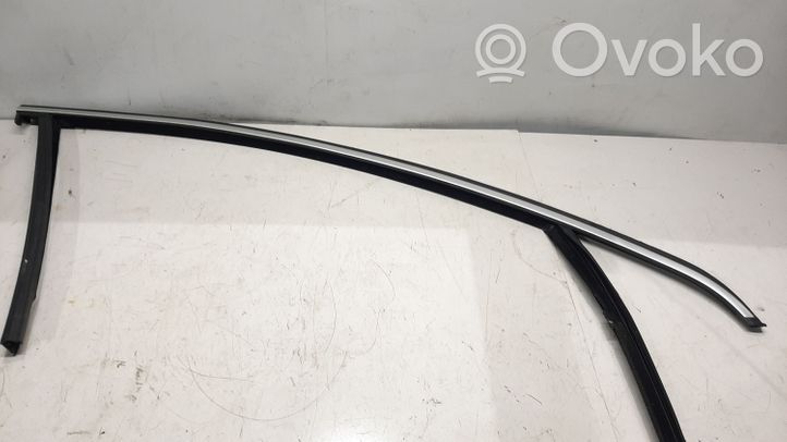 Volvo V60 Moulures des vitres de la porte avant 31347534