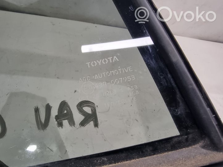 Toyota RAV 4 (XA40) Takakulmaikkunan ikkunalasi 6818942060