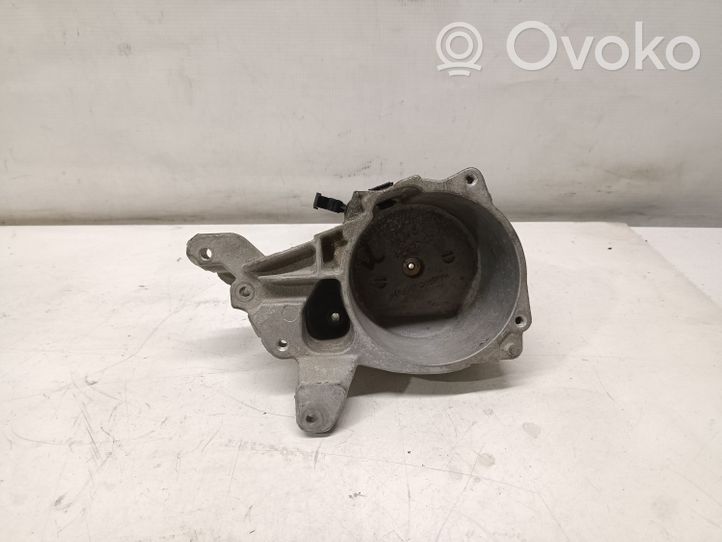 Volvo V40 Polttoainesuodattimen kiinnikkeen pidike 31372831