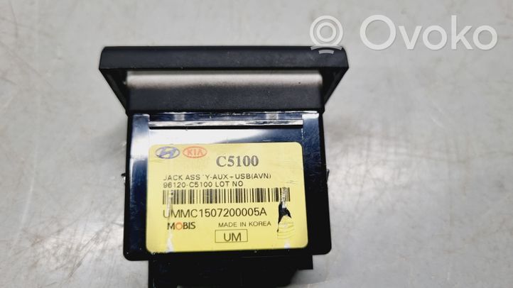 KIA Sorento USB-pistokeliitin 96120C5100