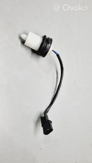 Hyundai Kona I Windshield washer fluid level sensor 98520D4000