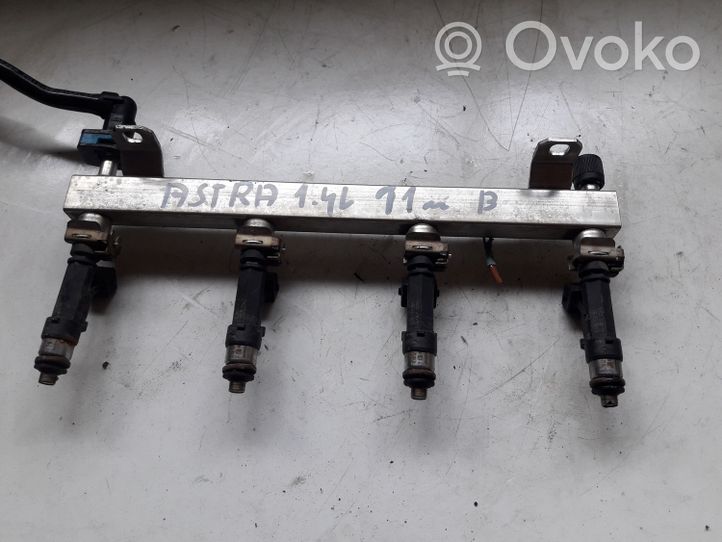 Opel Astra J Fuel injector 