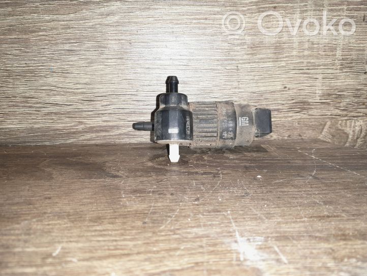 Opel Vectra B Headlight washer pump 09586638