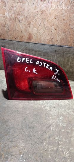 Opel Astra J Lampy tylnej klapy bagażnika 13282246