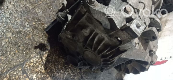 Volvo C30 Mechaninė 6 pavarų dėžė 3S7R7F096