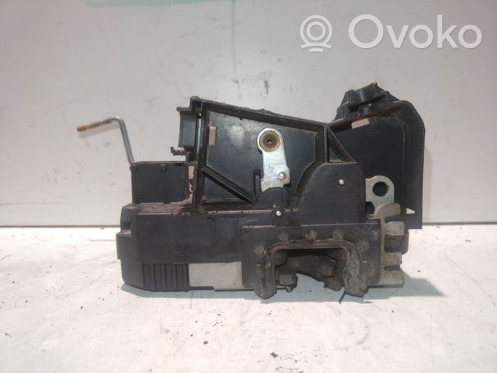 Opel Vivaro Front door lock 8200282323