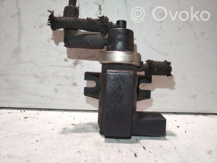 Volkswagen PASSAT B5.5 Vacuum valve 