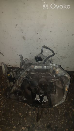 Nissan Kubistar Mechaninė 5 pavarų dėžė 8200284803