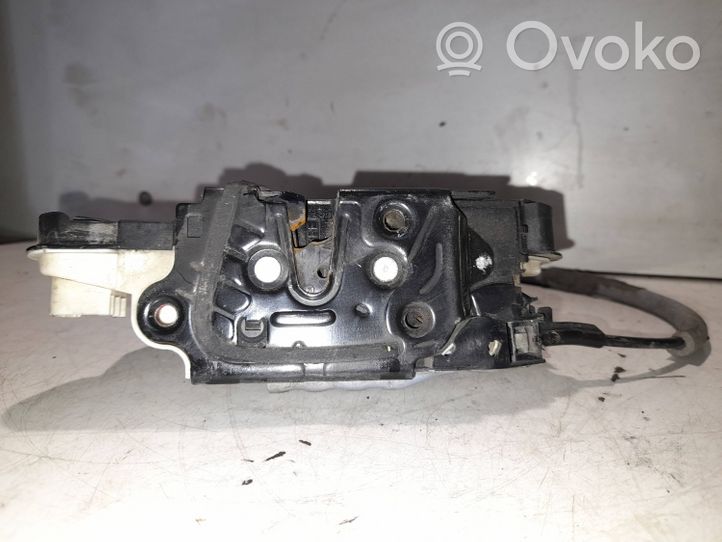 Volkswagen Jetta VI Front door lock 5K1837015B