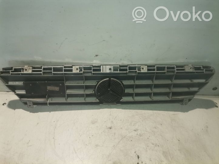 Mercedes-Benz A W168 Grille calandre supérieure de pare-chocs avant 1688801283