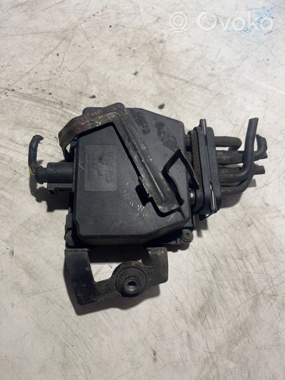 Volkswagen Golf V Central locking vacuum pump 1K0906279B