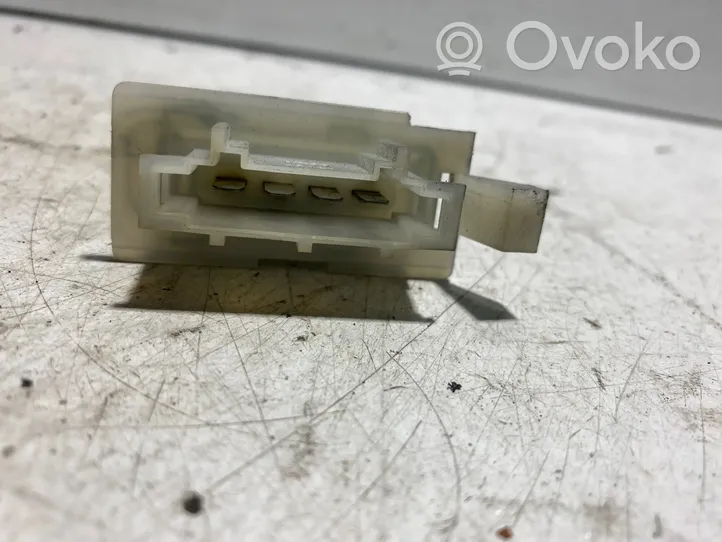 Volkswagen PASSAT B6 Heater blower fan relay 