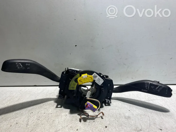 Volkswagen Polo V 6R Pyyhkimen/suuntavilkun vipukytkin 6R0953521A