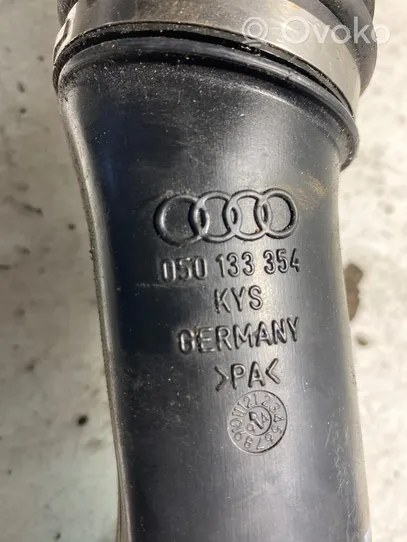 Audi A4 S4 B5 8D Rura / Wąż dolotowy powietrza 050133354