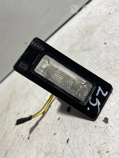 Audi A6 S6 C6 4F Lampa oświetlenia tylnej tablicy rejestracyjnej A046341