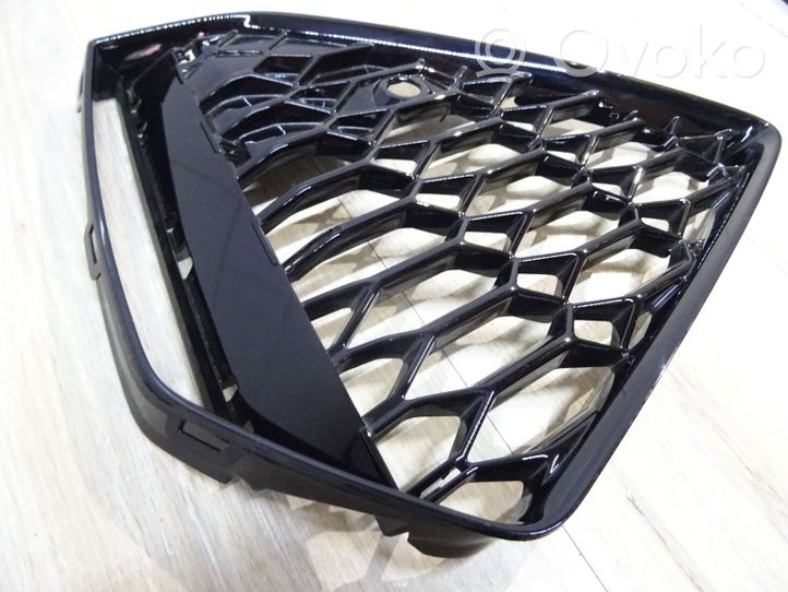 Audi RS6 C8 Grille inférieure de pare-chocs avant 4K8807682D