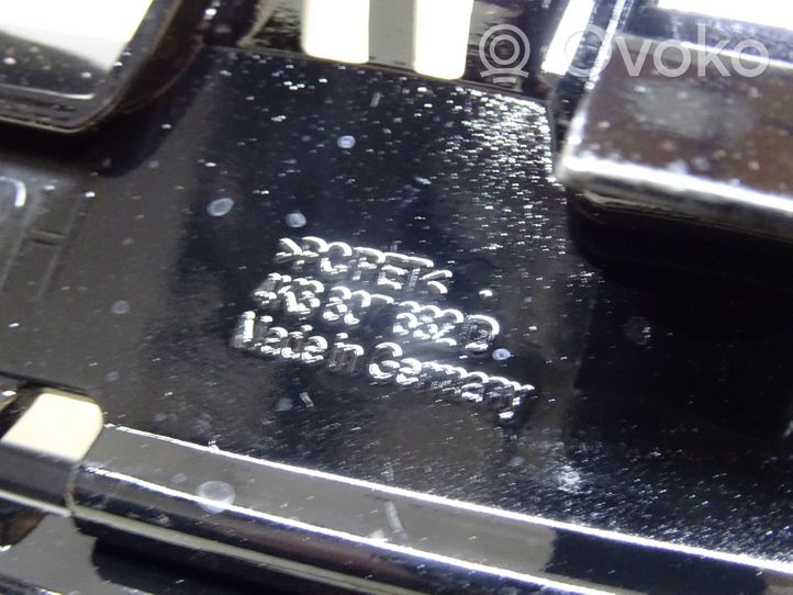 Audi RS6 C8 Etupuskurin alempi jäähdytinsäleikkö 4K8807681D