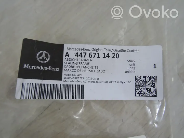 Mercedes-Benz Vito Viano W447 Guarnizione in gomma finestrino della portiera anteriore coupé A4476711420