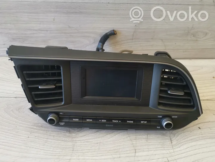 Hyundai Elantra VI Panel / Radioodtwarzacz CD/DVD/GPS 