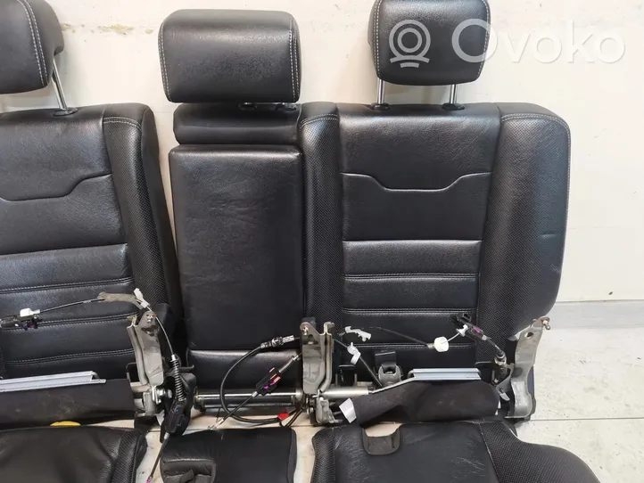 Toyota RAV 4 (XA40) Istuinsarja 