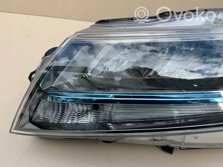 Suzuki Vitara (LY) Lampa przednia 