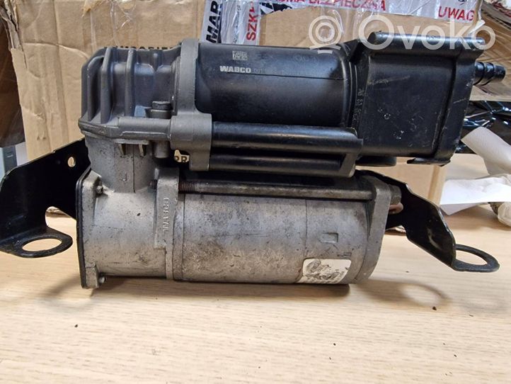 Mercedes-Benz C W205 Compressore/pompa sospensioni pneumatiche A2053200104