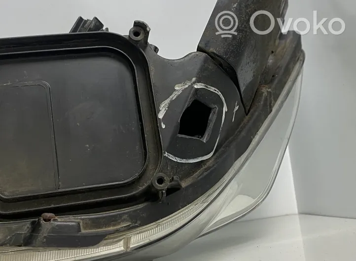 Toyota Land Cruiser (J200) Lampa przednia A045053