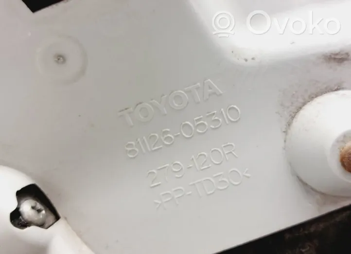 Toyota Avensis T270 Lampa przednia 81126-05310