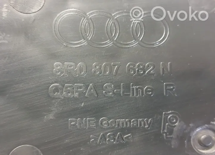 Audi Q5 SQ5 Kratka dolna zderzaka przedniego 8R0807682N