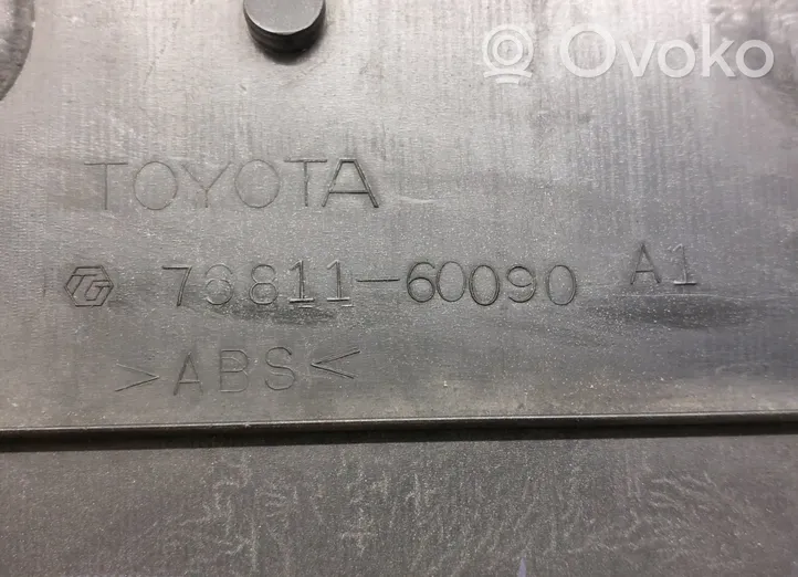 Toyota Land Cruiser (J120) Apdaila galinio dangčio 76811-60090