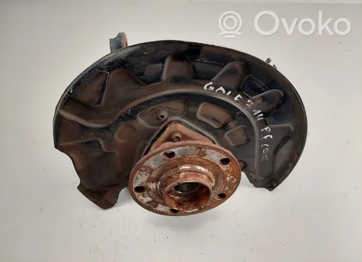 Volkswagen Golf VII Fusée d'essieu de moyeu de la roue avant 5Q0407256Q