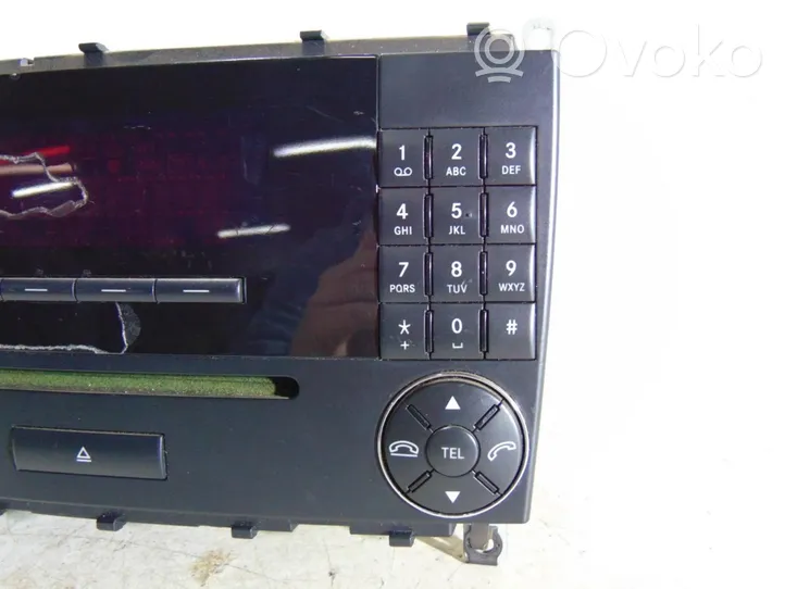 Mercedes-Benz CLK A209 C209 Panel / Radioodtwarzacz CD/DVD/GPS A2098700989