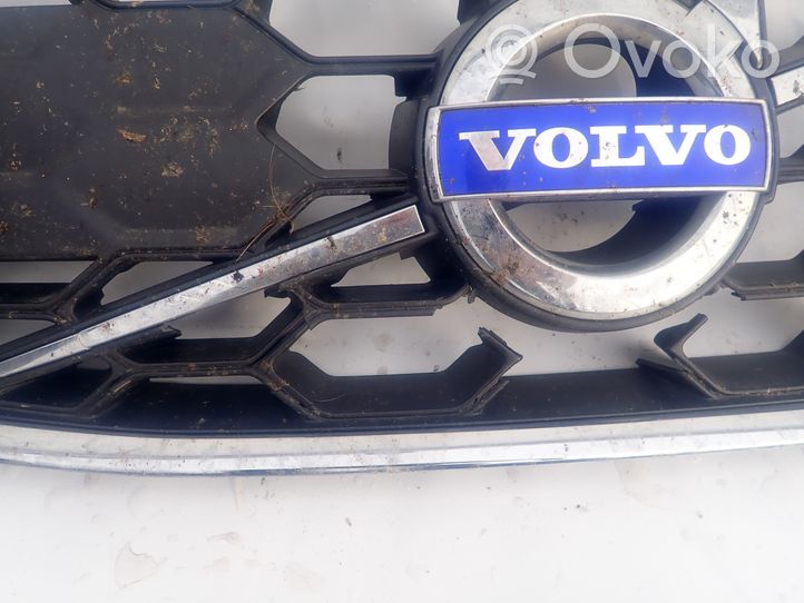 Volvo XC70 Grille calandre supérieure de pare-chocs avant 