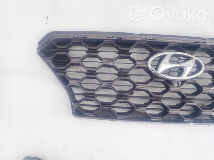 Hyundai Santa Fe Maskownica / Grill / Atrapa górna chłodnicy 