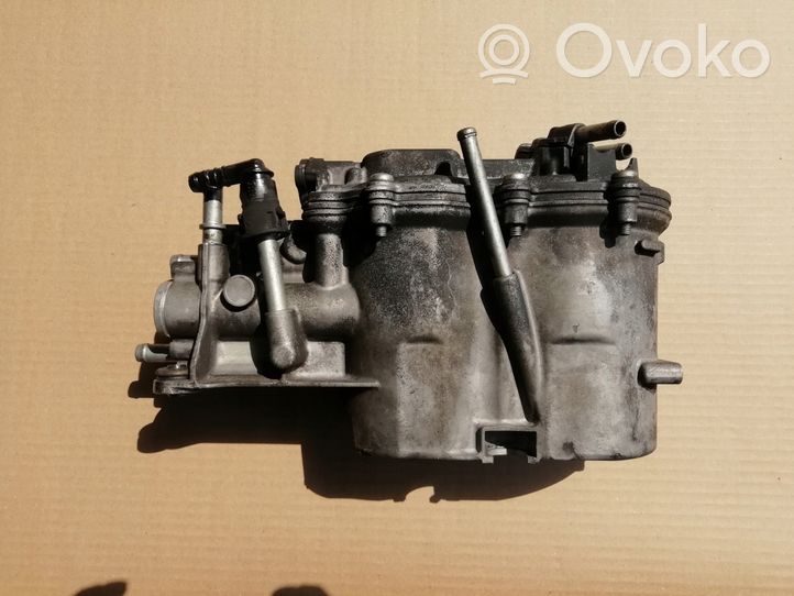 Volkswagen Touareg I Degalų filtro korpusas 7L6127401s