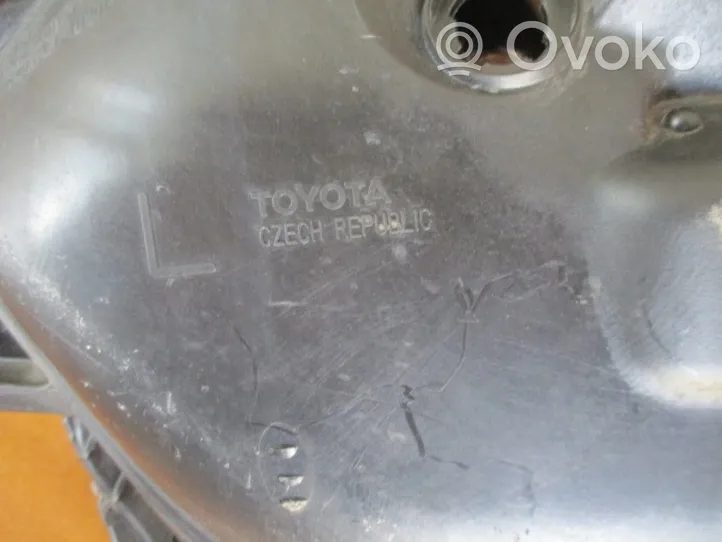 Toyota Yaris Lampa przednia 