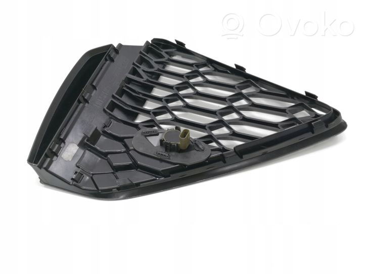 Audi RS6 C8 Grille inférieure de pare-chocs avant 4K8807682D