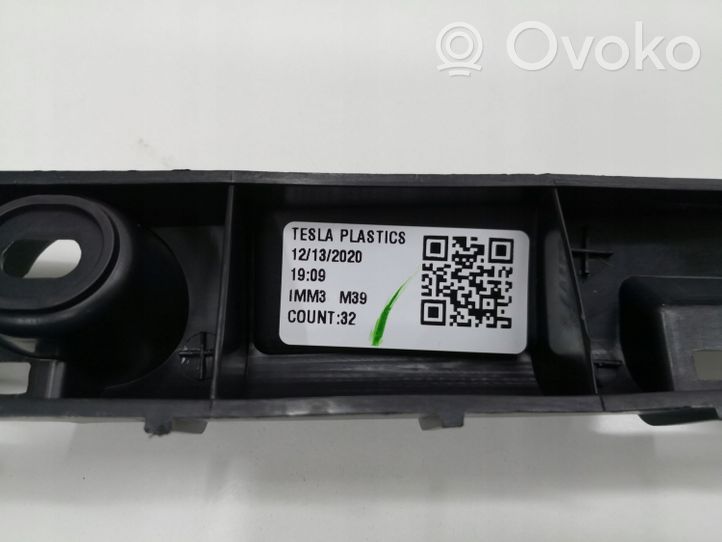 Tesla Model X Kynnyksen/sivuhelman lista 104669000B