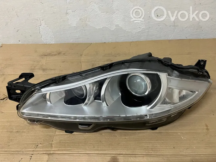 Jaguar XJ X351 Lampa przednia AW9313W030AD