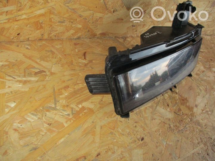 Volkswagen Touran II Front fog light 5TA941662