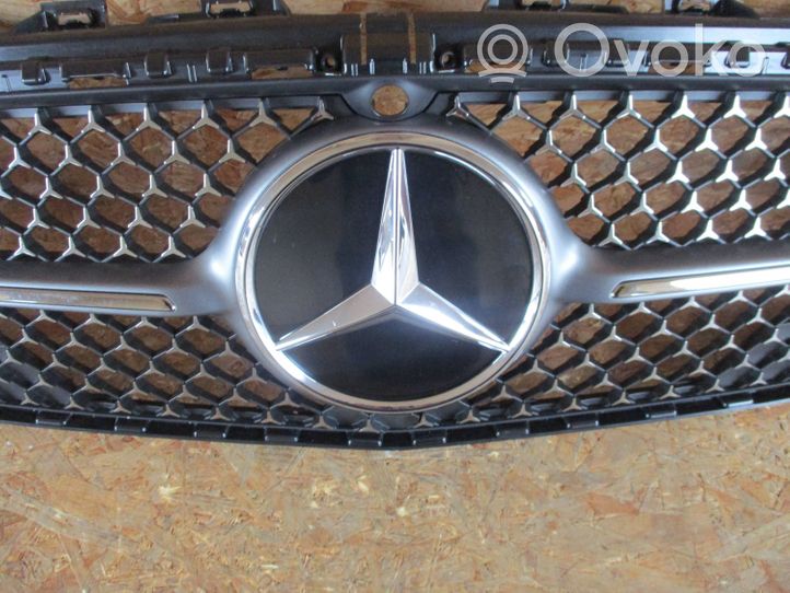 Mercedes-Benz CLA C118 X118 Grille calandre supérieure de pare-chocs avant A1188883800