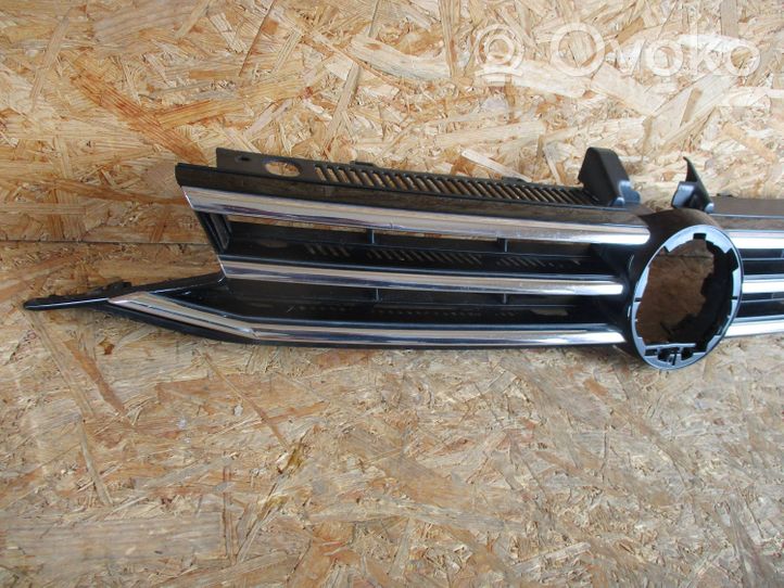 Volkswagen Touran III Grille calandre supérieure de pare-chocs avant 5TA853653B