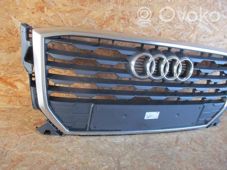 Audi SQ2 GA Griglia superiore del radiatore paraurti anteriore 81A853651