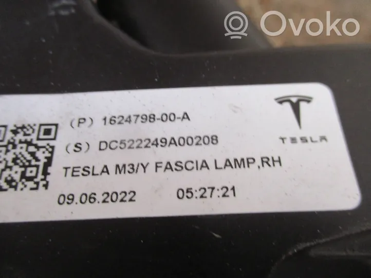 Tesla Model 3 Światło przeciwmgłowe przednie 1624798-00-A