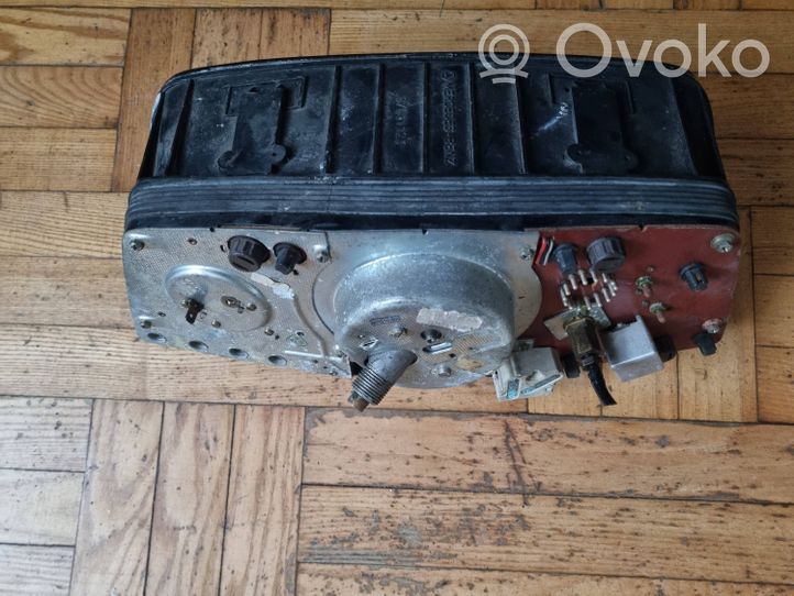 Mercedes-Benz 200 300 W123 Tachimetro (quadro strumenti) 051552R16